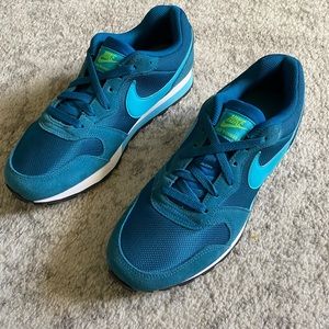 NIKE New Md Runner women Size 10 fits mens Size 9